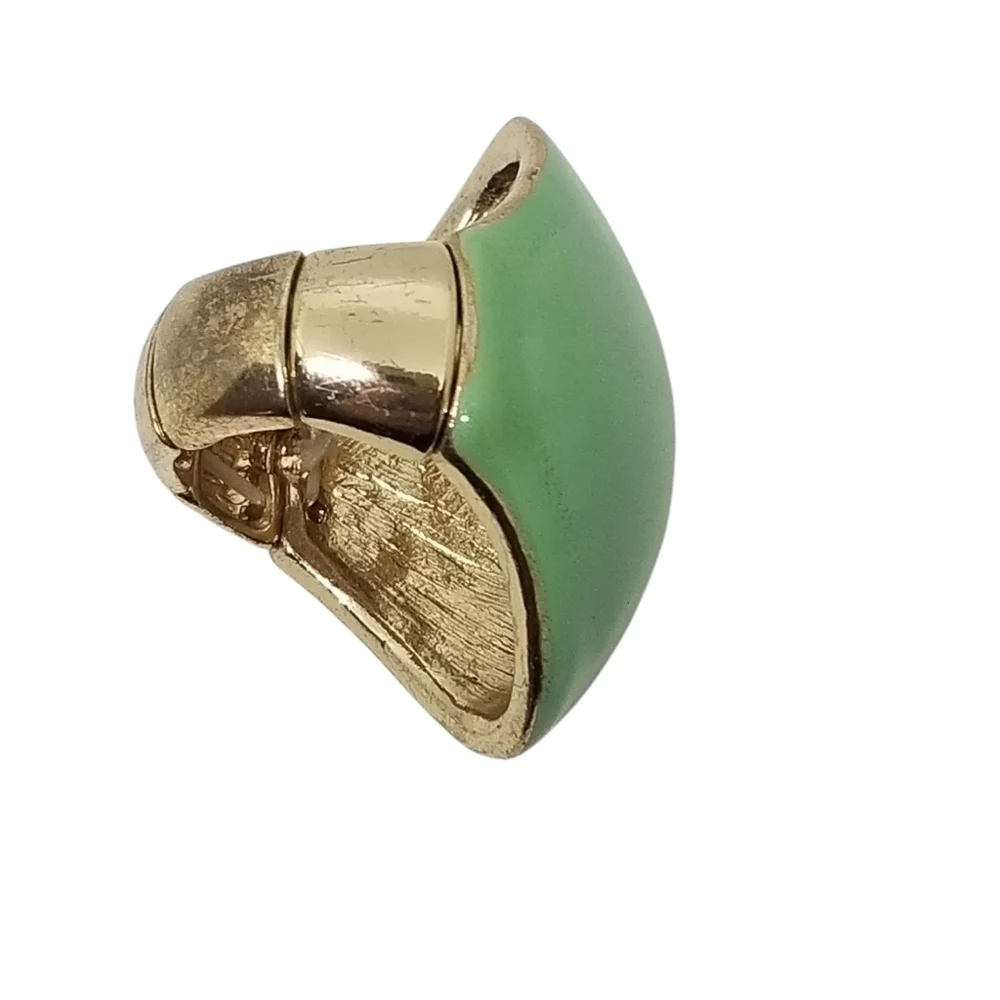 VINTAGE GOLDTONE WITH MINT GREEN ENAMEL & BLUISH WHITE RHINESTONE STRETCH RING